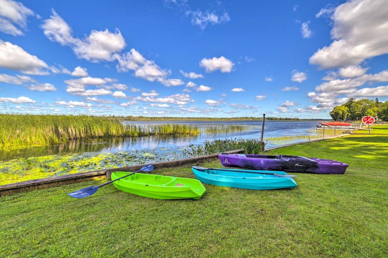 East Tawas Lakefront Getaway With Kayaks And Deck Exterior photo