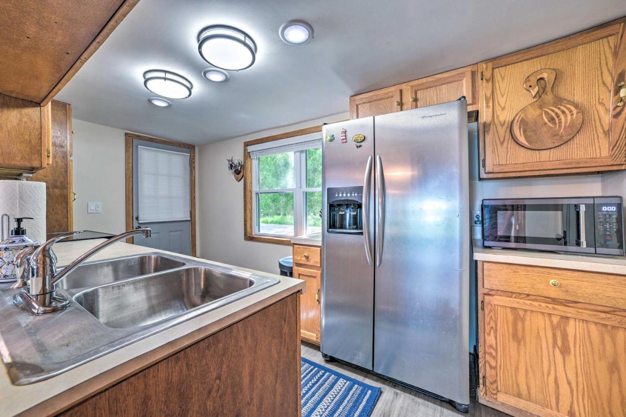 East Tawas Lakefront Getaway With Kayaks And Deck Exterior photo